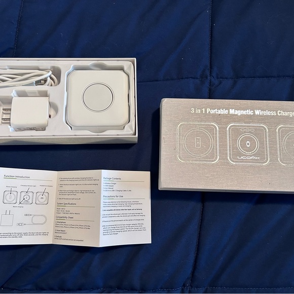 UCOMX • 3 in 1 Magnetic Wireless Charger • Portable • White • - Picture 6 of 7